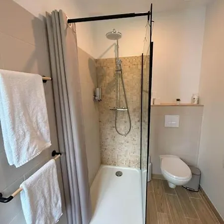 Bois Flotte Netflix Parking *