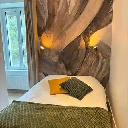 Bois Flotte Netflix Parking *