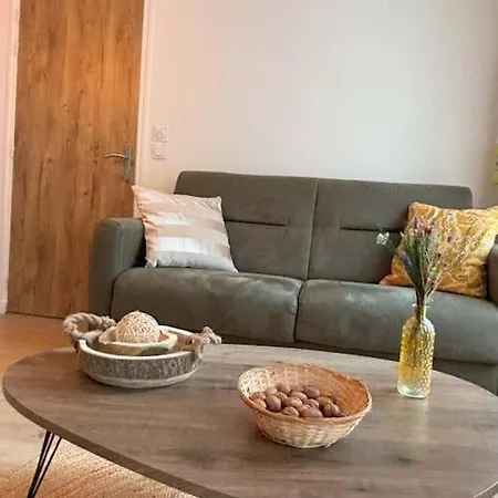 Bois Flotte Netflix Parking Apartment *