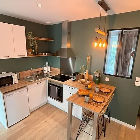 Bois Flotte Netflix Parking 瑟堡