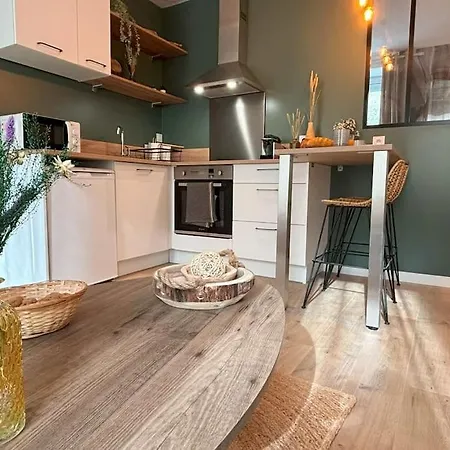 Bois Flotte Netflix Parking * 瑟堡