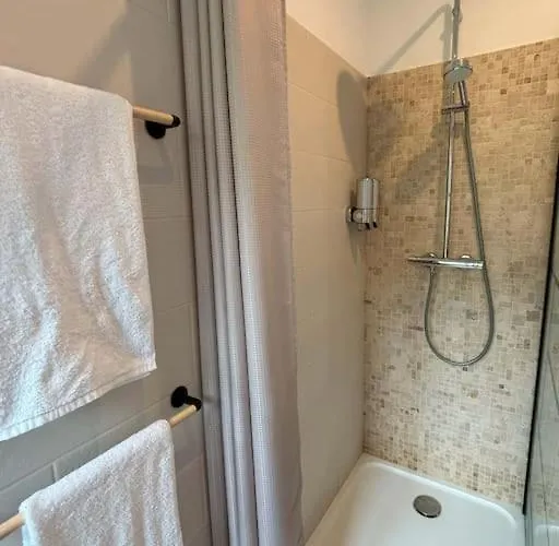 Bois Flotte Netflix Parking *