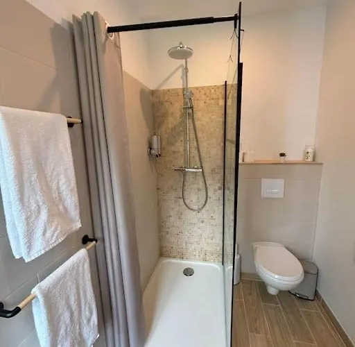 Bois Flotte Netflix Parking *